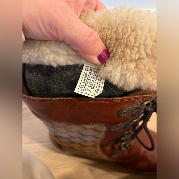 UGG Leather Tall Boot with Lambs Fur. 7M winter snow boots - Picture 14 of 15